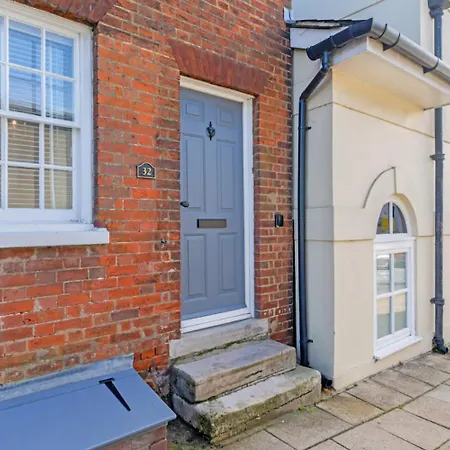 2 Bedrooms Stunning Westgate Cottage Retreat, Central Winchester, Free On-Street Parking Permit, With Garden Close To Cathedral - Sleeps 6, Pets Are Welcome, Summer Special Offer! - By Blue Puffin Stays Exterior photo