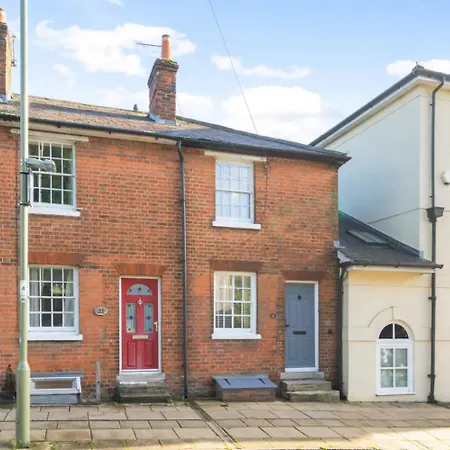 2 Bedrooms Stunning Westgate Cottage Retreat, Central Winchester, Free On-Street Parking Permit, With Garden Close To Cathedral - Sleeps 6, Pets Are Welcome, Summer Special Offer! - By Blue Puffin Stays Exterior photo