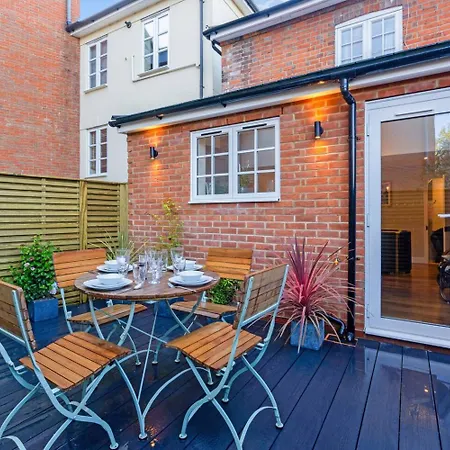 2 Bedrooms Stunning Westgate Cottage Retreat, Central Winchester, Free On-Street Parking Permit, With Garden Close To Cathedral - Sleeps 6, Pets Are Welcome, Summer Special Offer! - By Blue Puffin Stays Exterior photo