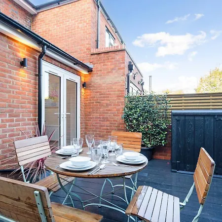 2 Bedrooms Stunning Westgate Cottage Retreat, Central Winchester, Free On-Street Parking Permit, With Garden Close To Cathedral - Sleeps 6, Pets Are Welcome, Summer Special Offer! - By Blue Puffin Stays Exterior photo