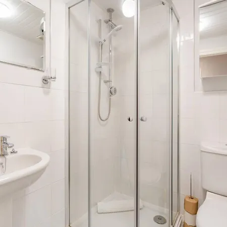 2 Bedrooms Stunning Westgate Cottage Retreat, Central Winchester, Free On-Street Parking Permit, With Garden Close To Cathedral - Sleeps 6, Pets Are Welcome, Summer Special Offer! - By Blue Puffin Stays Exterior photo