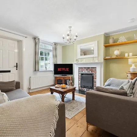2 Bedrooms Stunning Westgate Cottage Retreat, Central Winchester, Free On-Street Parking Permit, With Garden Close To Cathedral - Sleeps 6, Pets Are Welcome, Summer Special Offer! - By Blue Puffin Stays Exterior photo