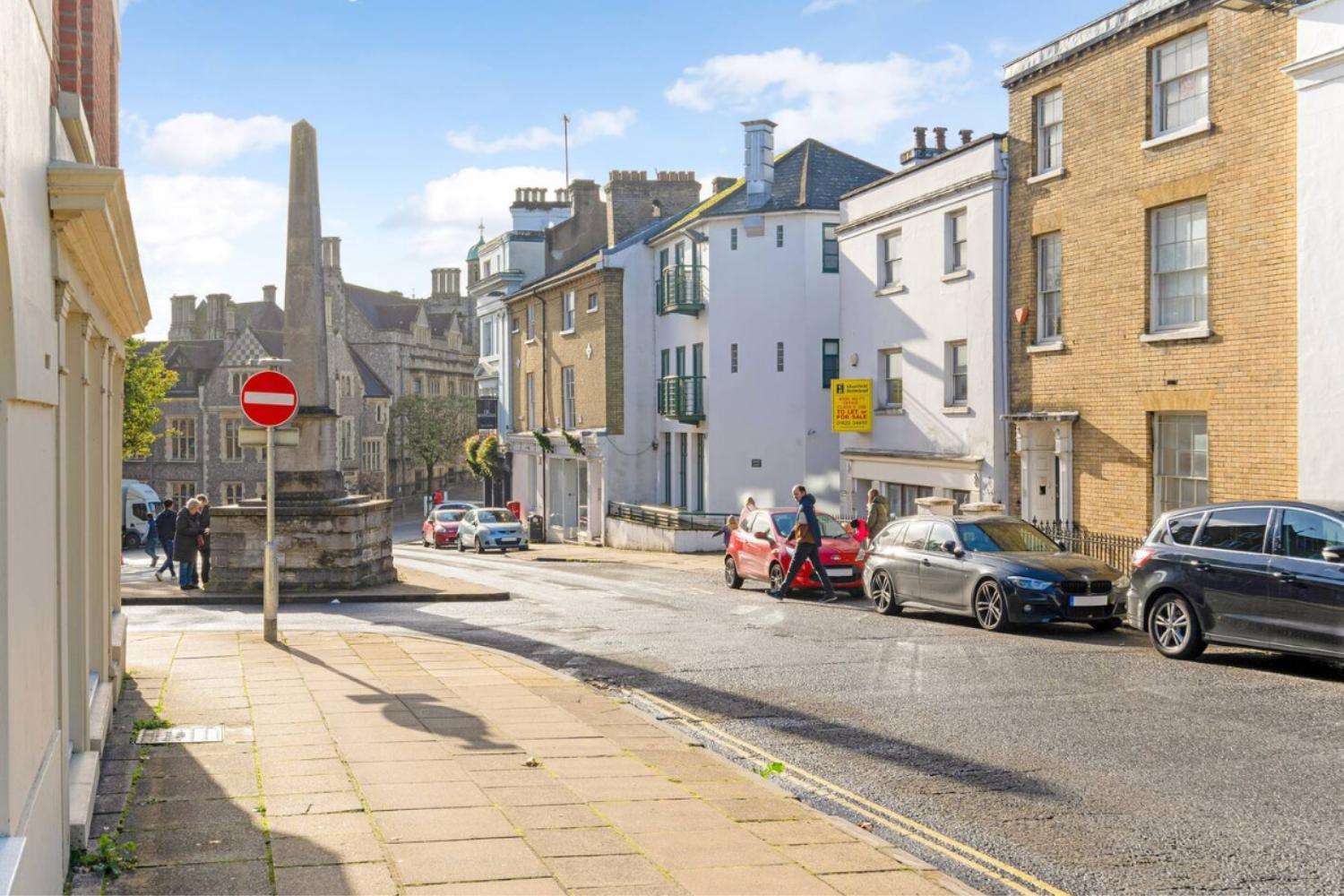 2 Bedrooms Stunning Westgate Retreat, Winchester, Free On-street Parking Permit, With Garden Close To Cathedral - Sleeps 6, Pets Are Welcome, Summer Special Offer! - By Blue Puffin Holiday home Winchester