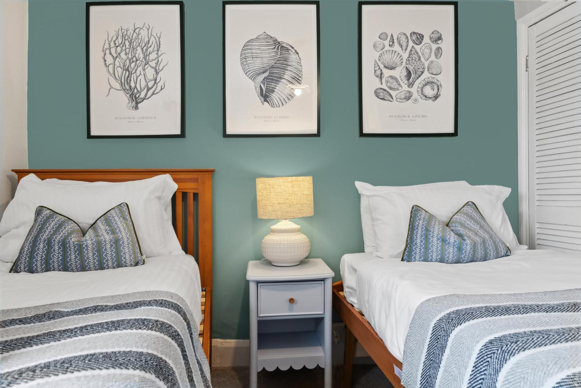 Holiday home 2 Bedrooms Stunning Westgate Retreat, Winchester, Free On-street Parking Permit, With Garden Close To Cathedral - Sleeps 6, Pets Are Welcome, Summer Special Offer! - By Blue Puffin Winchester